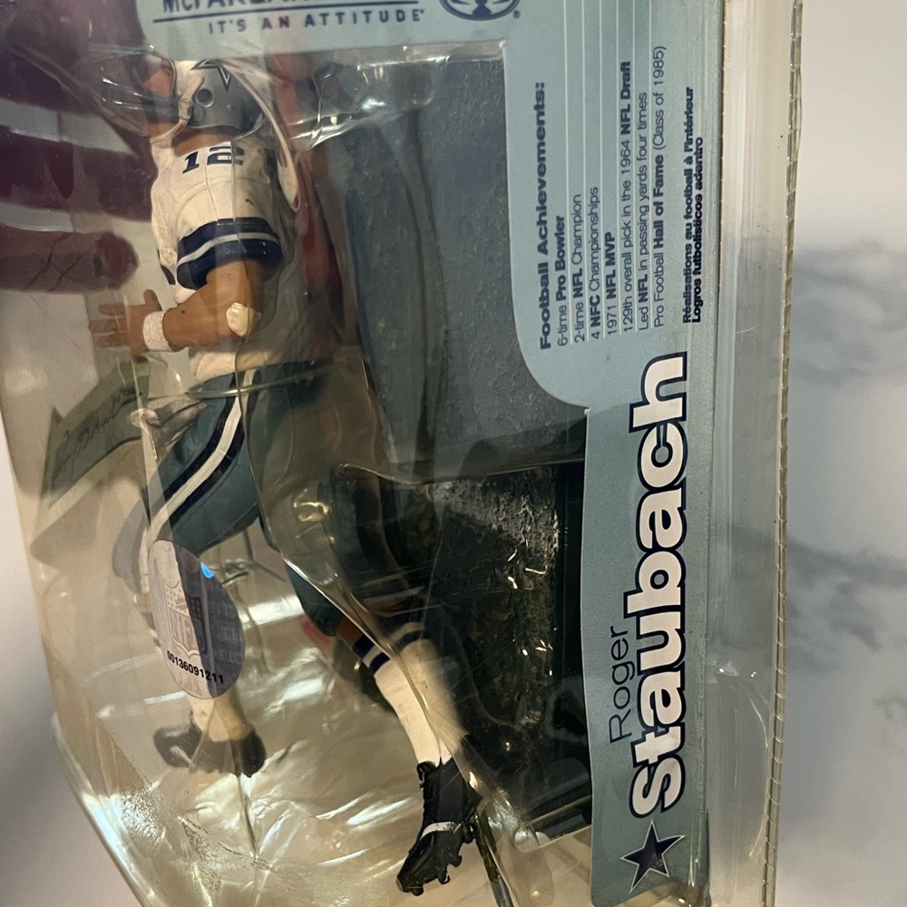 NFL Legends Action Figure - Picture 2 of 5